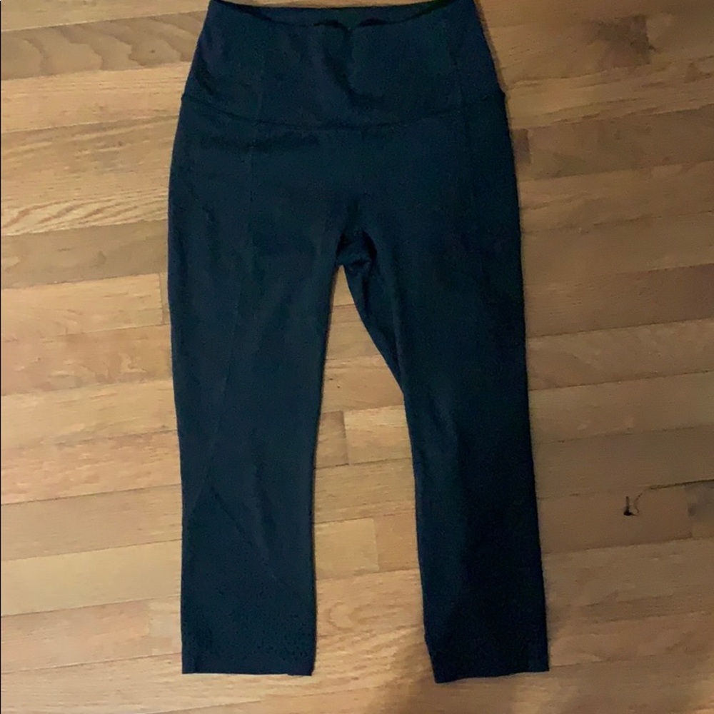 Size 6 Lululemon cropped leggings